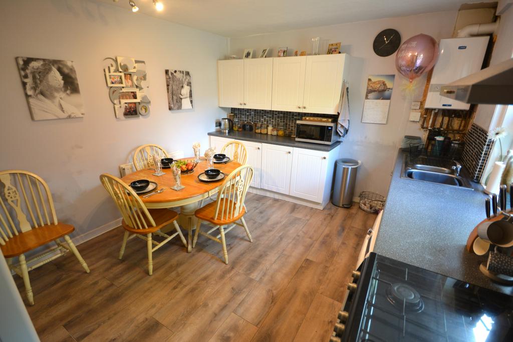 Dining/kitchen