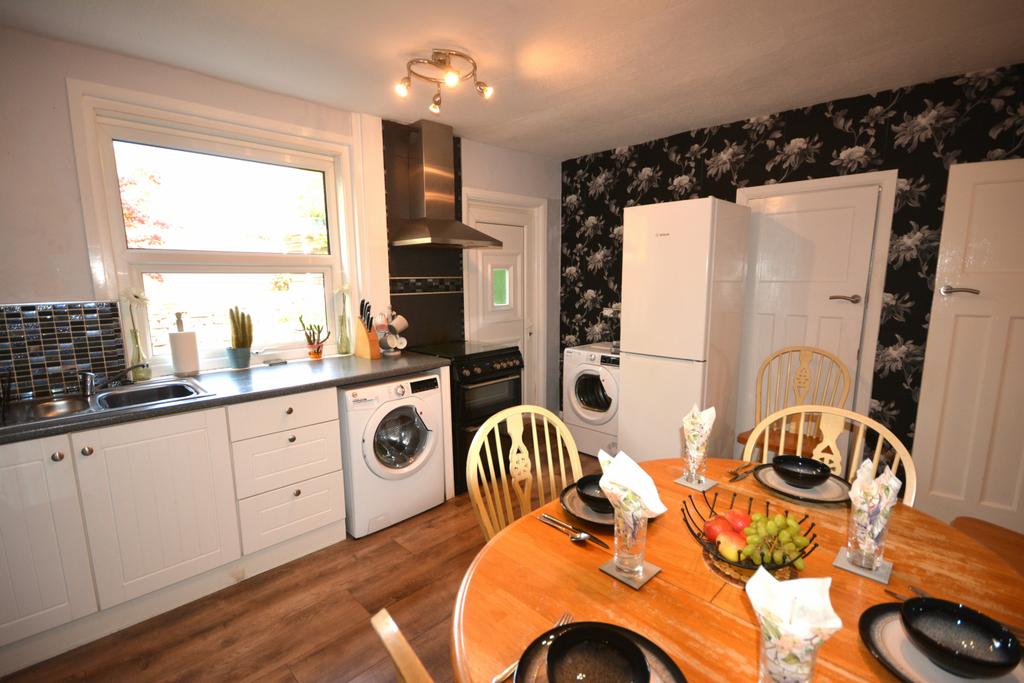 Dining/kitchen