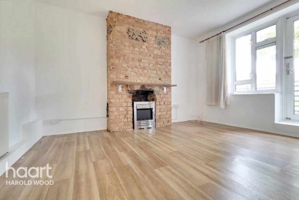 Leamington Road, Romford 1 bed flat for sale £180,000