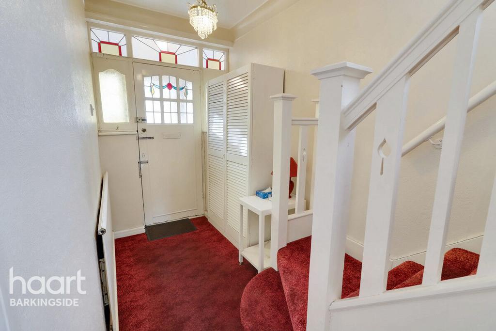 Donington Avenue, Barkingside 3 bed semidetached house for sale £500,000