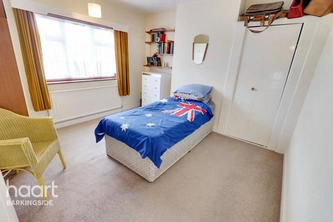 3 bedroom semi-detached house for sale, Donington Avenue, Barkingside