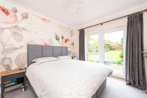 3 bedroom bungalow for sale, Belle Vue, Stone, Aylesbury, Buckinghamshire, HP17