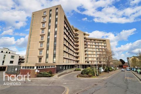 2 bedroom flat to rent, The Panorama, TN24...