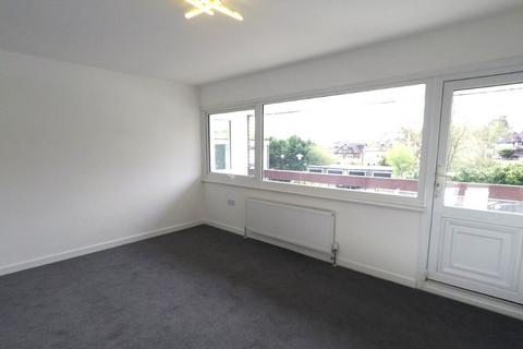 2 bedroom flat to rent, St. Winifreds Close, Chigwell, IG7