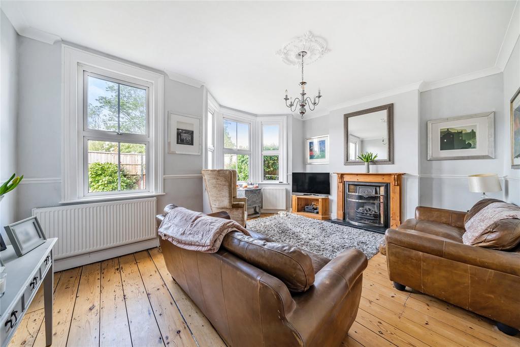 Walton Road, West Molesey, Surrey, KT8 3 bed detached house for sale