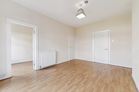 3 bedroom flat for sale, Croftfoot Road, Croftfoot, Glasgow, G44 5JY