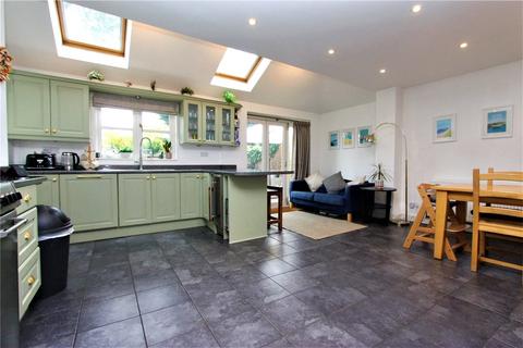 4 Mallards Way, Lightwater, GU18 5ND
