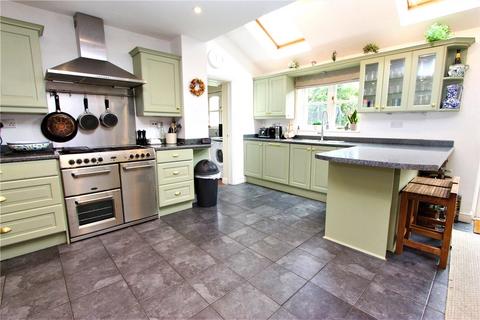 4 Mallards Way, Lightwater, GU18 5ND