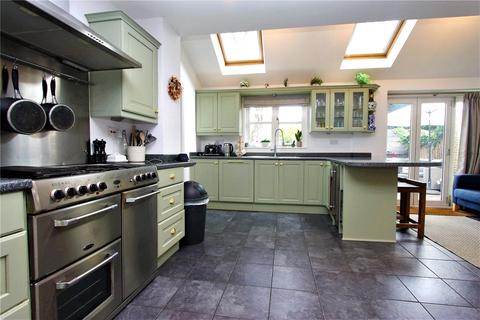 4 Mallards Way, Lightwater, GU18 5ND