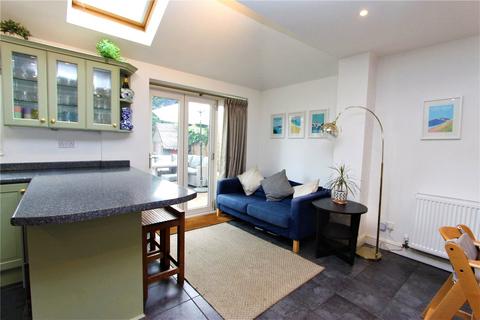 4 Mallards Way, Lightwater, GU18 5ND