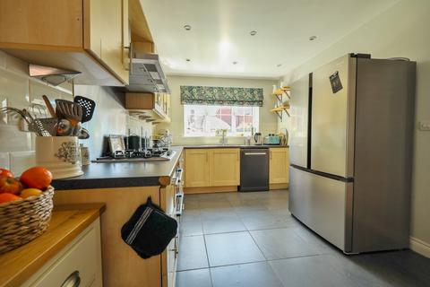 4 bedroom semi-detached house for sale, Sycamore Drive, Burgess Hill, RH15