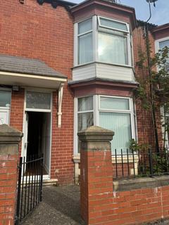 4 bedroom terraced house to rent, Newlands Road, TS1