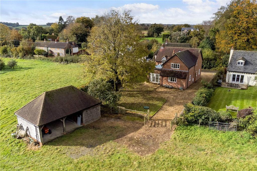 Dummer, Basingstoke, Hampshire, RG25 4 bed detached house for sale £