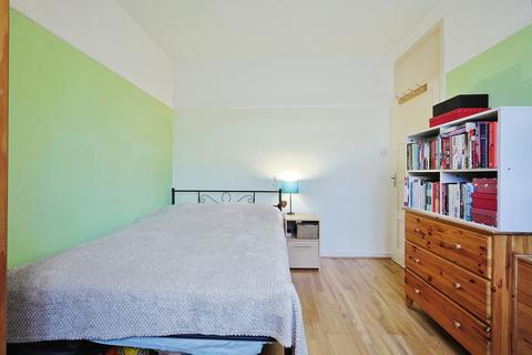 4 bedroom flat for sale, Sir Alexander Road, London W3
