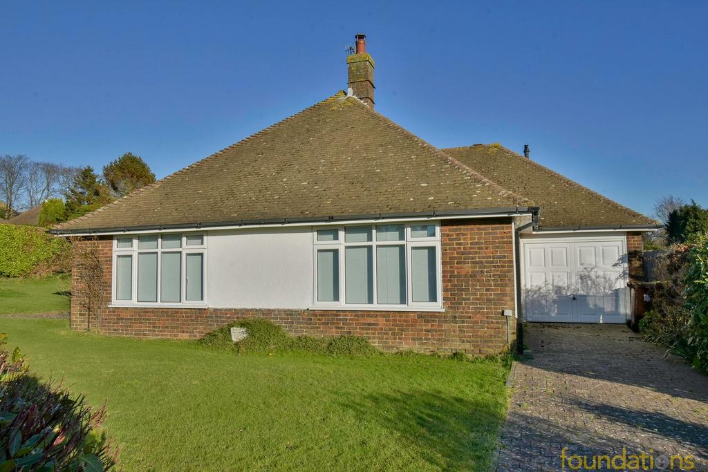 Collington Grove, BexhillonSea, TN39 2 bed detached bungalow for sale