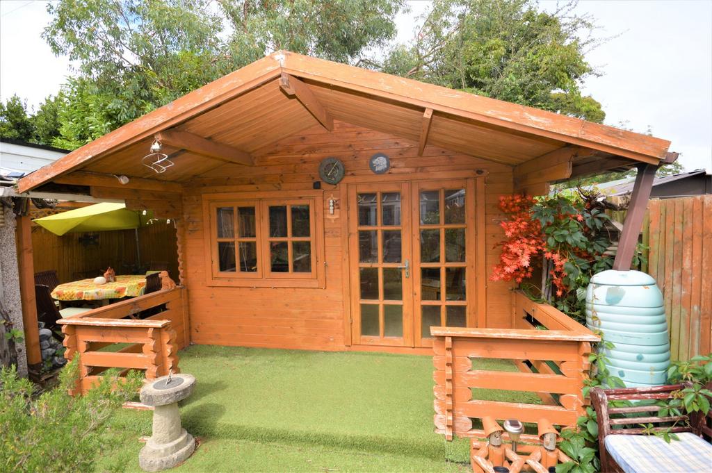 Log cabin/summer house