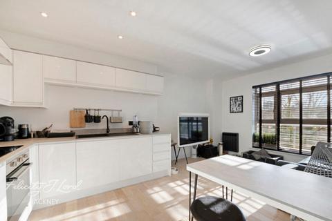 2 bedroom flat for sale, Cottrill Gardens, Marcon Place, Hackney, E8