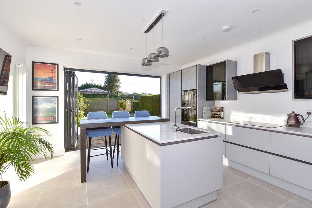 Kitchen/Breakfast Area