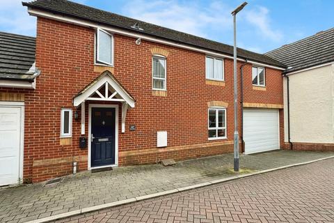 4 bedroom link detached house for sale, Goodwin Close, Chelmsford, CM2