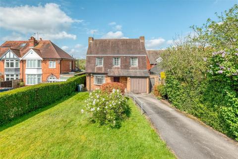 3 bedroom detached house for sale, Redditch Road, Alvechurch, B48 7RY