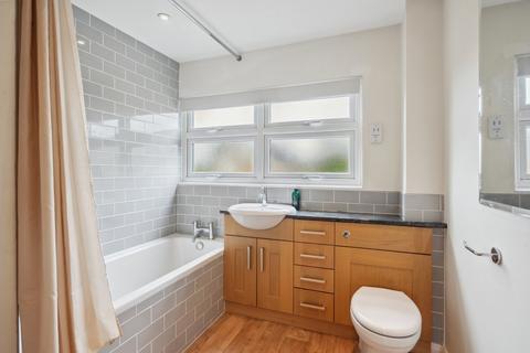 24 Forge Drive, Farnham Common, Slough, SL2 3NG