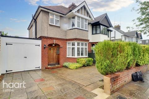 3 bedroom semi-detached house for sale, Wychwood Avenue, Luton