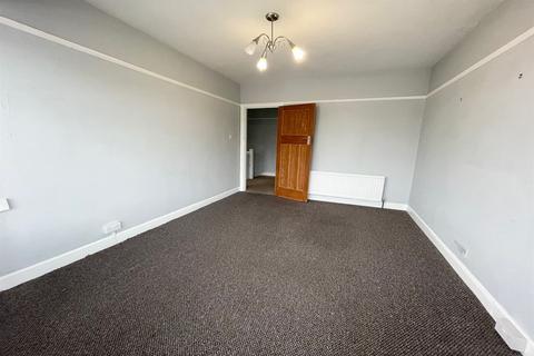 2 bedroom flat to rent, Worthing BN11