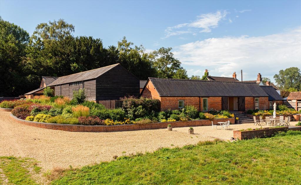 Compton Bassett, Calne, Wiltshire, SN11 4 bed barn conversion for sale