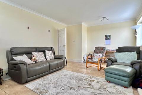 3 bedroom apartment for sale, Cornwallis Road, Milford on Sea, Lymington, Hampshire, SO41
