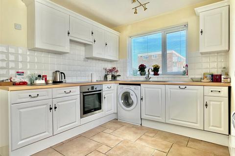 3 bedroom apartment for sale, Cornwallis Road, Milford on Sea, Lymington, Hampshire, SO41