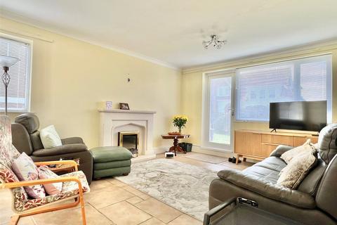 3 bedroom apartment for sale, Cornwallis Road, Milford on Sea, Lymington, Hampshire, SO41