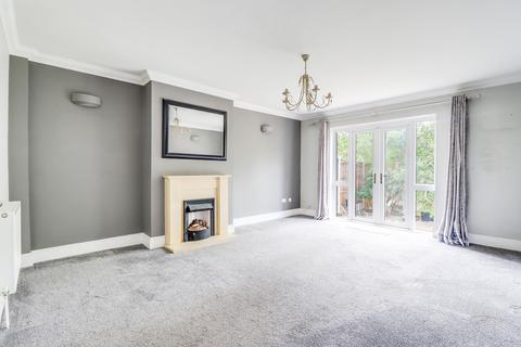 4 bedroom chalet for sale, Adelaide Gardens, South Benfleet