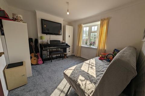 3 bedroom end of terrace house for sale, Festival Close, Benhall
