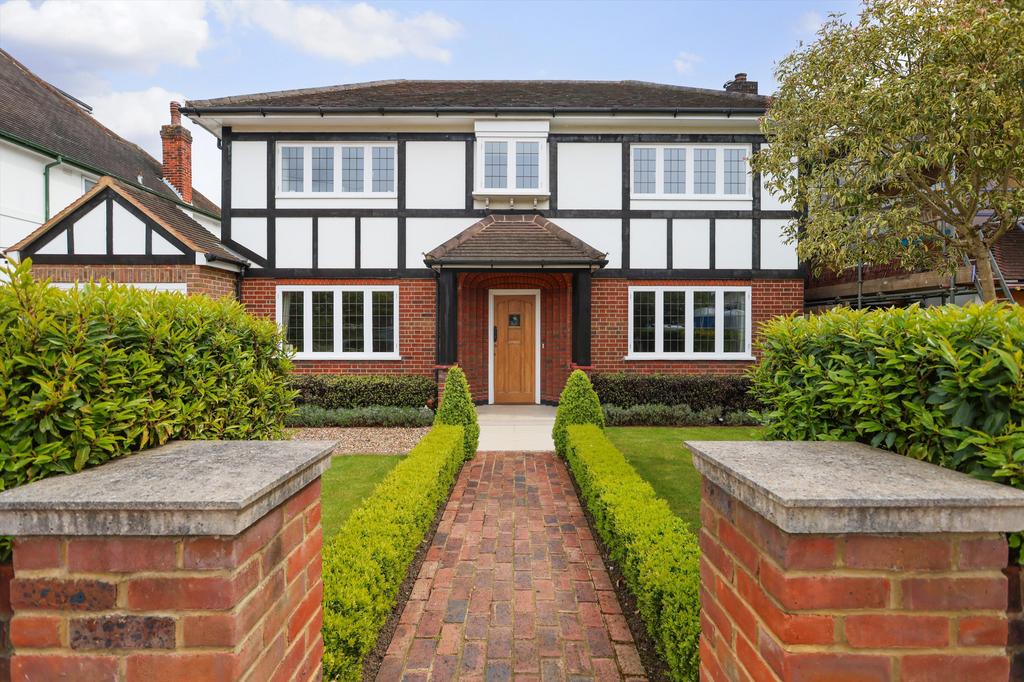 Parkwood Avenue, Esher, Surrey, KT10 5 bed detached house for sale £