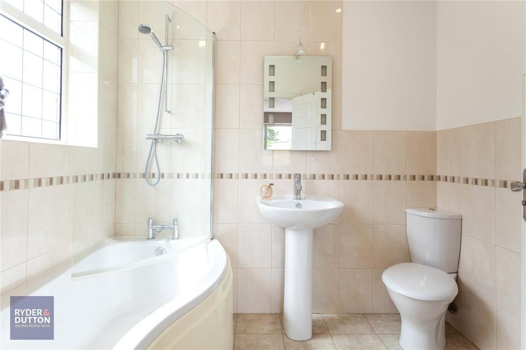 En-Suite Bathroom