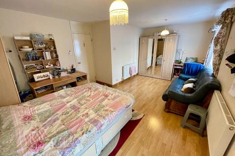 25 Elgar Path, Luton, LU2 7RJ