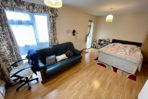 25 Elgar Path, Luton, LU2 7RJ