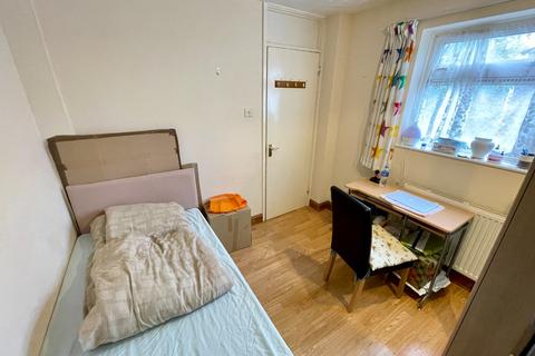 25 Elgar Path, Luton, LU2 7RJ