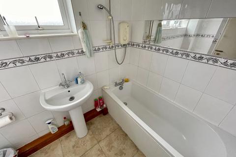 25 Elgar Path, Luton, LU2 7RJ