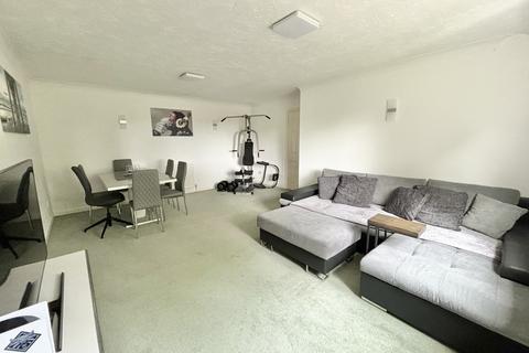 2 bedroom apartment for sale, Sunningdale Gardens, Broadstone