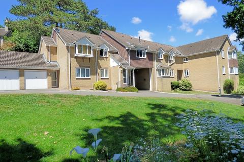 2 bedroom apartment for sale, Sunningdale Gardens, Broadstone