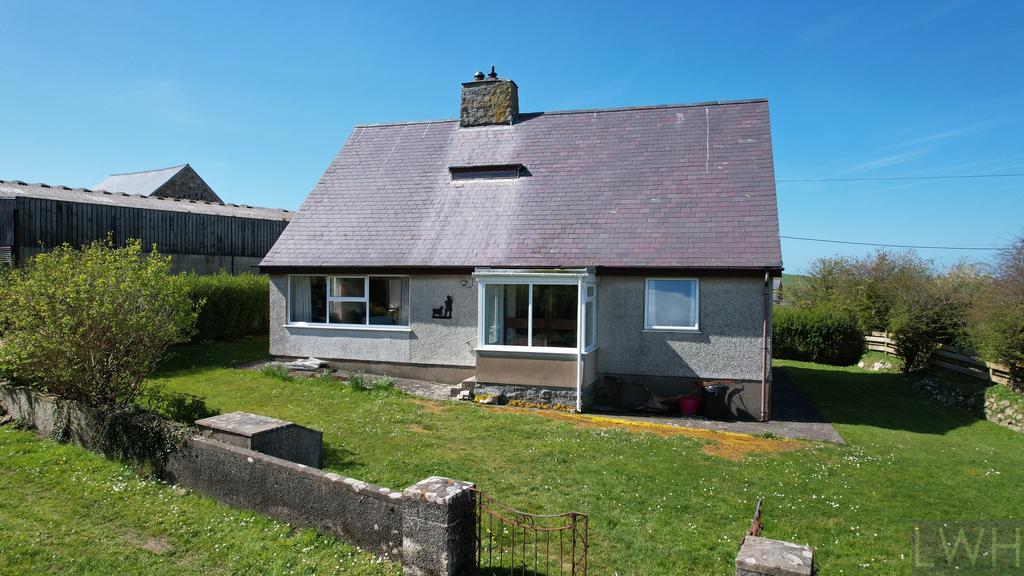 Llanfihangel Bungalow, Rhydyclafdy 4 bed detached house for sale £295,000
