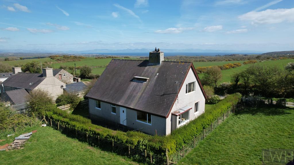 Llanfihangel Bungalow, Rhydyclafdy 4 bed detached house for sale £295,000