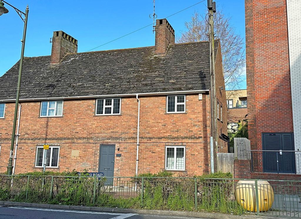 Worthing Road, Horsham 3 bed semidetached house for sale £495,000