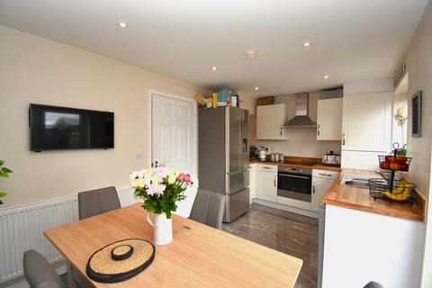 94 Buzzard Way, Cranbrook, Exeter, EX5 7GX