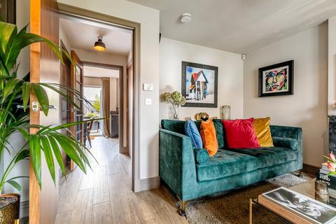27 Alexander Grove, Bearsden, Glasgow, G61 3EF