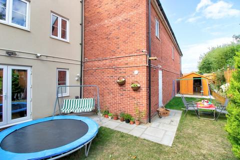 4 bedroom townhouse for sale, Clapham Close, Swindon