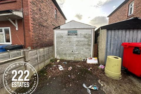 Property to rent, Garage 45 Henshall Avenue