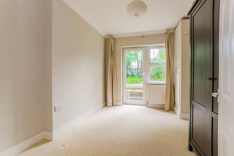 2 bedroom flat to rent, Woodstock Road, Stroud Green, London, N4