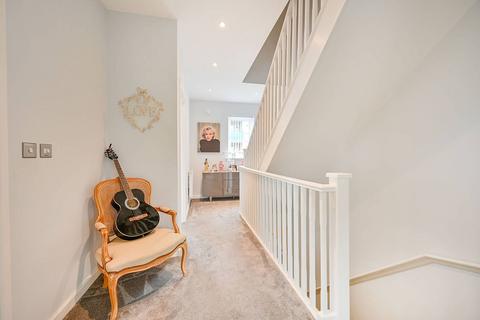 54 Reynard Way, Brentford, TW8 9GF